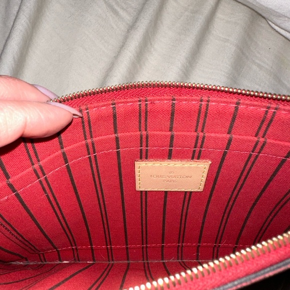 Authentic Louis Vuitton Monogram Neverfull Pouchette - Picture 8 of 9